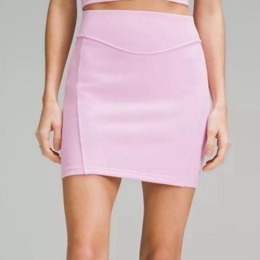 NWT Lululemon Scuba High Rise Fleece Mini Skirt Vitapink XS - Picture 2 of 5
